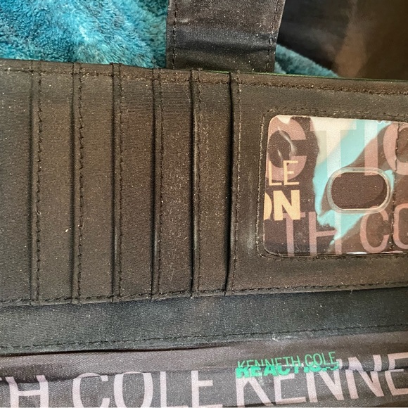 Kenneth Cole Reaction Wallet. - Picture 6 of 12